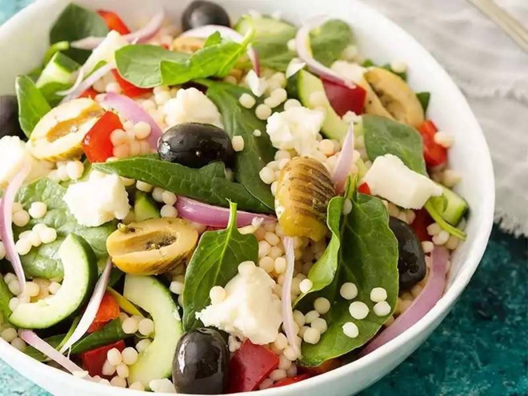 Yaz ayında tüketilecek en lezzetli salatalar! Hepsi kesenize uygun 6